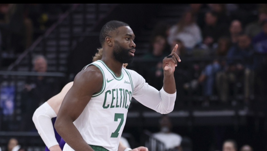 大爆发！布朗50分，怀特29分，祖巴茨复出，绿军终结快船六连胜