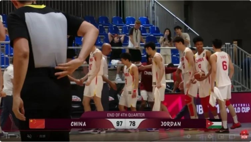 赢了赢了！中国男篮世界杯首胜！首发控卫17助0失误
