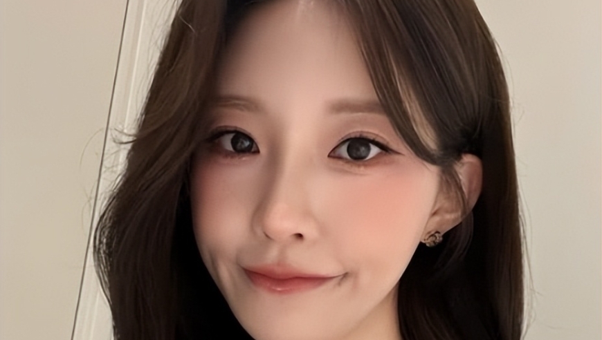 Rookie新女友疑似曝光，颜值确实比小钰高，标准的韩国御姐美女