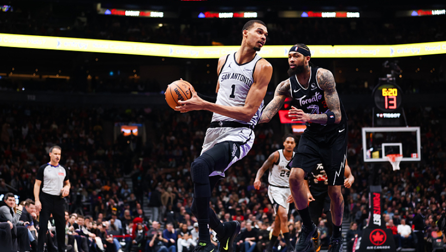 Top时刻｜26日十佳球：文班亚马逆天抓帽 约基奇极限底角三分