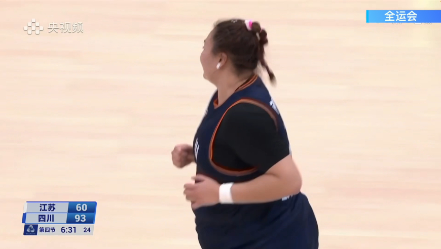 大宝贝！刘禹彤仅打半场8分回顾 被吹进攻犯规搞笑和裁判告状