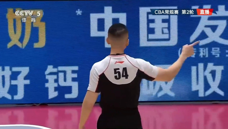 冲突爆发！萨姆纳肘翻李悦洲吃T引发冲突 吴前为队友出头也吃T