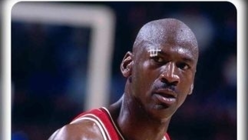 体坛记忆｜乔丹硬刚老板要价3000万，比原先薪资提高了十倍，超出联盟工资帽！