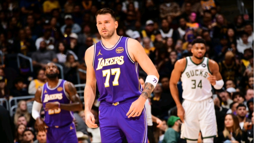 紧张到窒息！慢镜还原湖人雄鹿决胜时刻，东契奇三分犯规葬送比赛