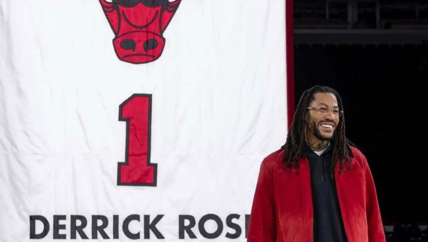 1月25日举办仪式！罗斯提前参观公牛球衣退役旗帜 三大前队友现身