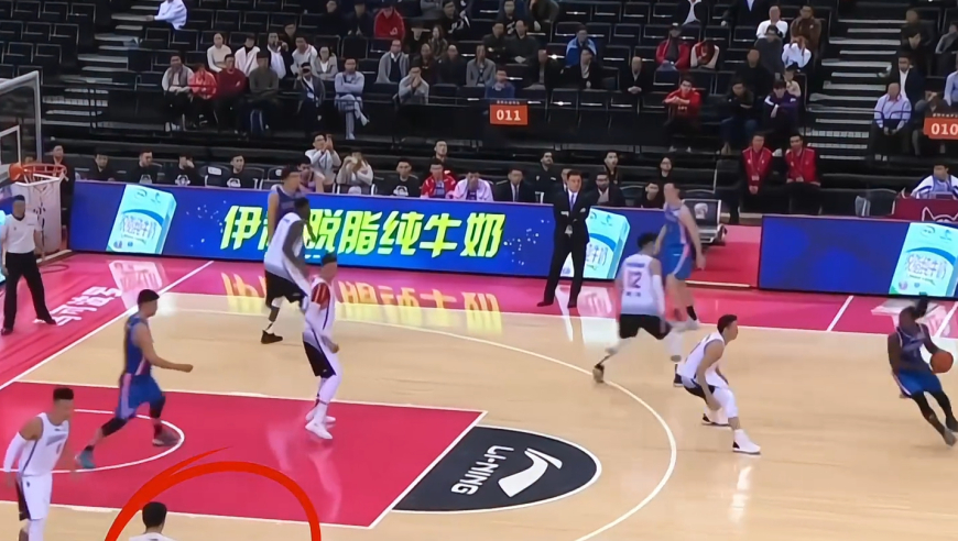 体坛记忆｜CBA史上最远三分绝杀？贺希宁大心脏后场超远压哨三分