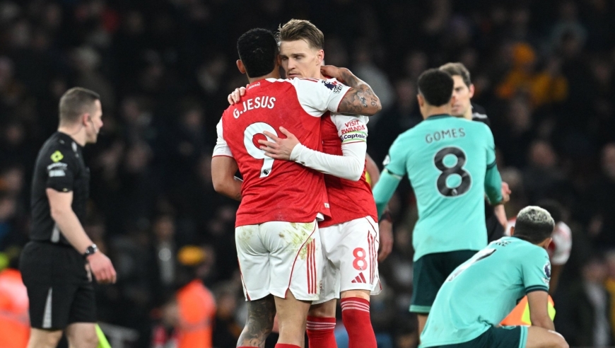 足坛一夜动态：阿森纳绝杀！萨拉赫助攻利物浦赢球，巴萨领先皇马7分