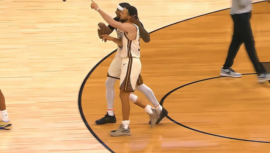 日常三节爆发！库里第三节单节15分全过程：连轰11分兴奋霹雳舞