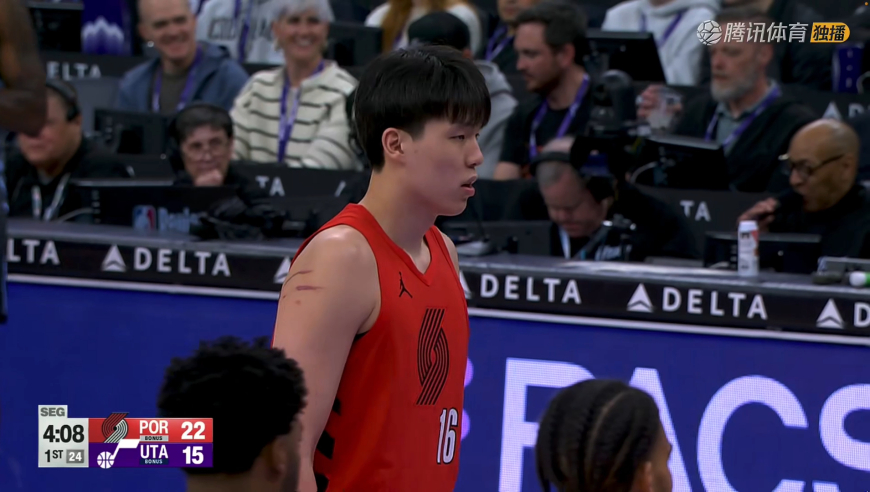 杨瀚森首节迎来登场机会 顺下突破被犯规爵士挑战失败小杨罚球得分