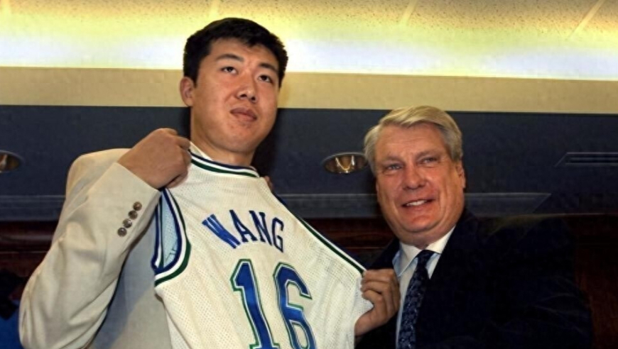 王治郅打了5年NBA，如今每月能领到多少退休金？说出来你别不信