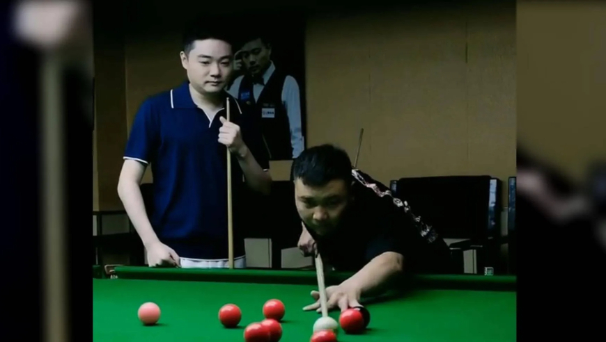 辉哥一局打出数十杆，两颗球连续做，逼得对手只敢推球防守｜体坛记忆
