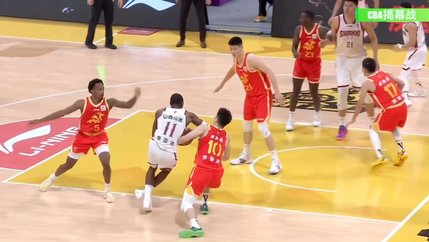 暴打CBA | 迪亚洛肘击朱俊龙吃违体 张宁不满死球后被对手撞到