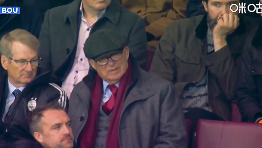 体坛记忆｜什么感想？弗格森现场观看曼联对阵伯恩茅斯