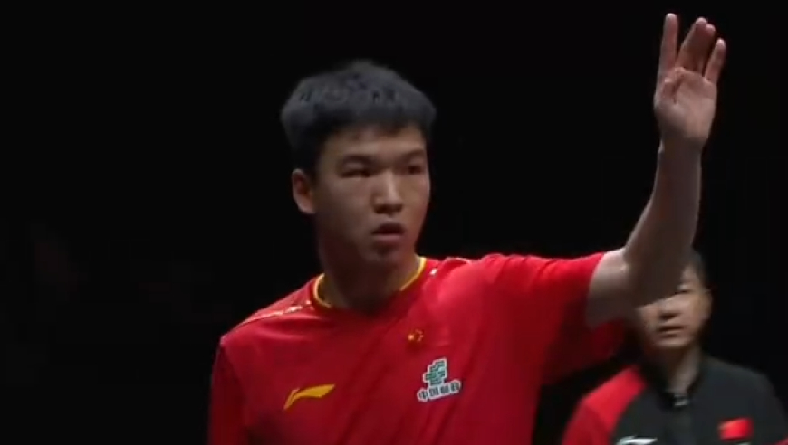 黄牌红牌大爆分！向鹏逆转安宰贤关键分赏析，国乒小将握拳三连吼提气