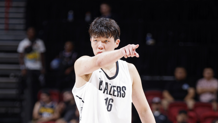 杨瀚森夏联前两场比赛表现全收录：均砍下十分 丝滑转身+霸气隔扣
