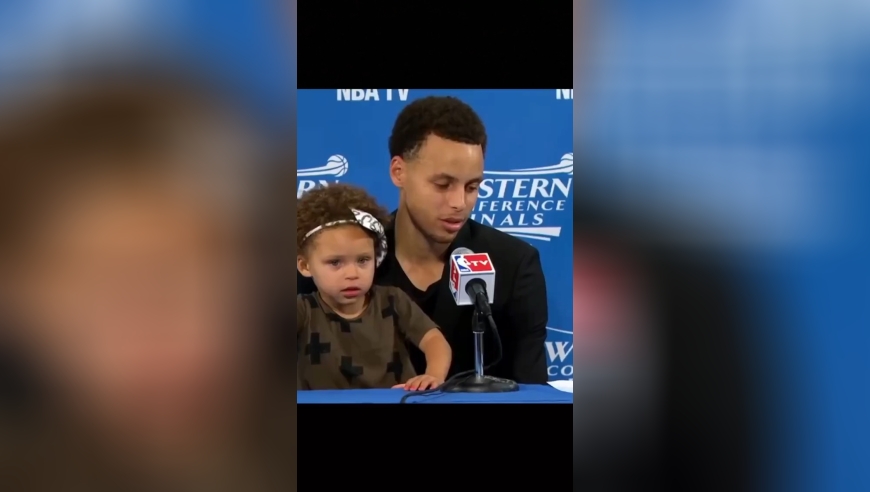 当NBA球星带娃采访时，萌娃们的反应啼笑皆非