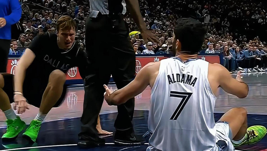 脏动作！灰熊阿尔达马伸手绊倒弗拉格 弗拉格发怒双方爆发冲突