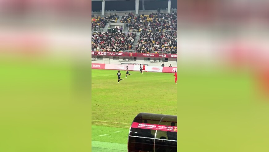 血性！韩国队球员挑衅拜合拉木，王博豪为队友出头撞倒挑事者