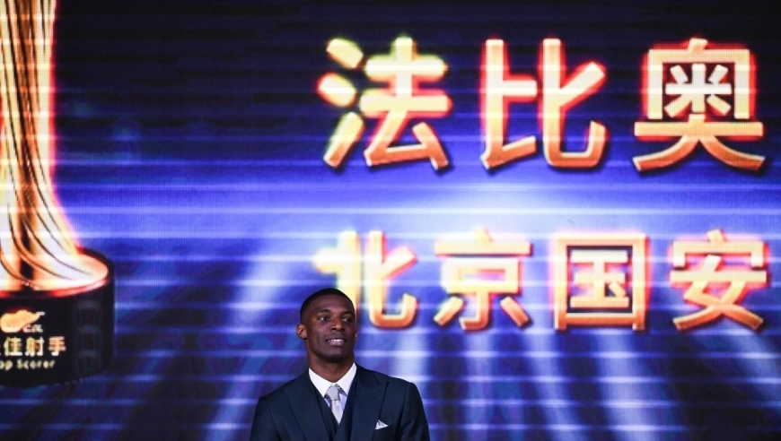 中国足球又闹大笑话？进球助攻最多，却拿不到MVP，球迷：太业余