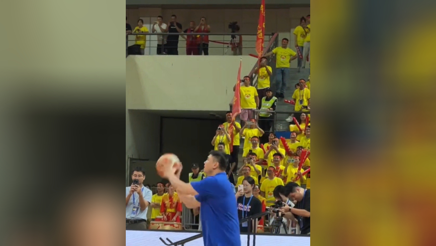 不愧是战神！刘玉栋在浙BA现场投三分10投10中宝刀未老