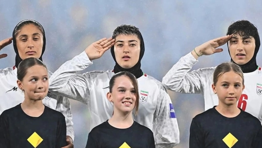 5人冲下消防梯！门锁死救了她们！伊朗女足亚洲杯逃亡全程曝光，澳方凌晨1:30盖章放行