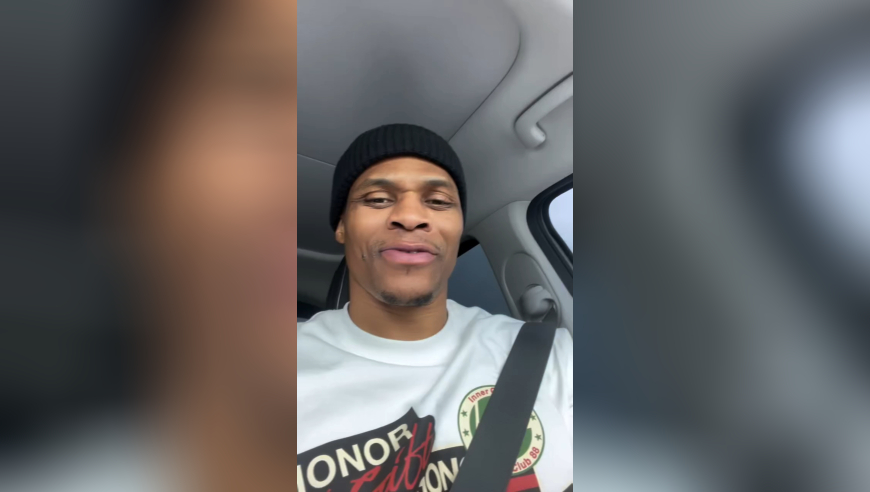 欣赏一下！威少边开车边开心唱歌：期待在NBA开启第18个赛季