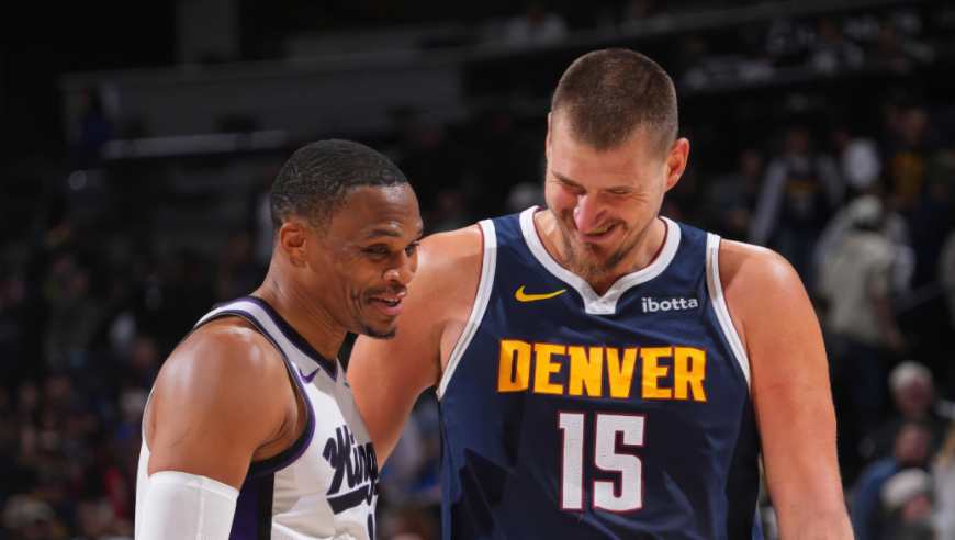 拿360万底薪，从边缘球员打成球队老大！很幸运，你终于要被交易