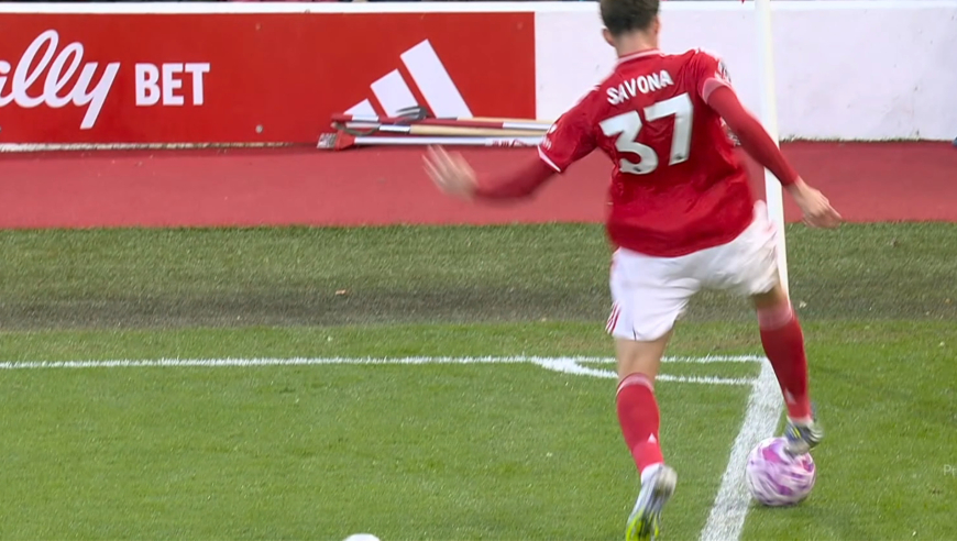 底线悬案！英超裁判判给曼联角球致破门引争议，连解说也喊冤这球你怎么看