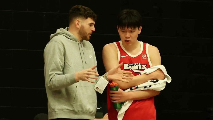 篮不住嘴 | 瀚森又学约基奇天外飞仙 但精进低位速率还得拜师姚明