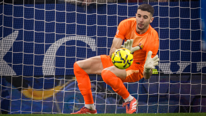 封神！巴萨门将vs西班牙人扑救集锦：1V2扑必进单刀+极限飞身