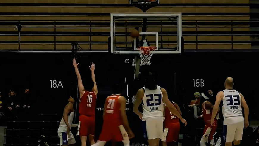 杨瀚森防守被单打+滑翔扣篮失败！混音被对手轰13-2大幅度落后