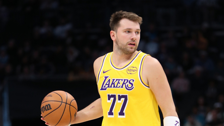 东契奇vs黄蜂38分7助攻集锦：罕见突破后扣篮+你的主场我做主