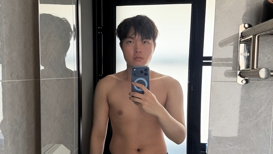 Bin凌晨三点健身，满头大汗，争取年后秀八块腹肌