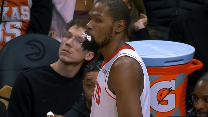 怒了！杜兰特被老鹰克雷伊奇肘击到流血 不满对手双方爆发冲突