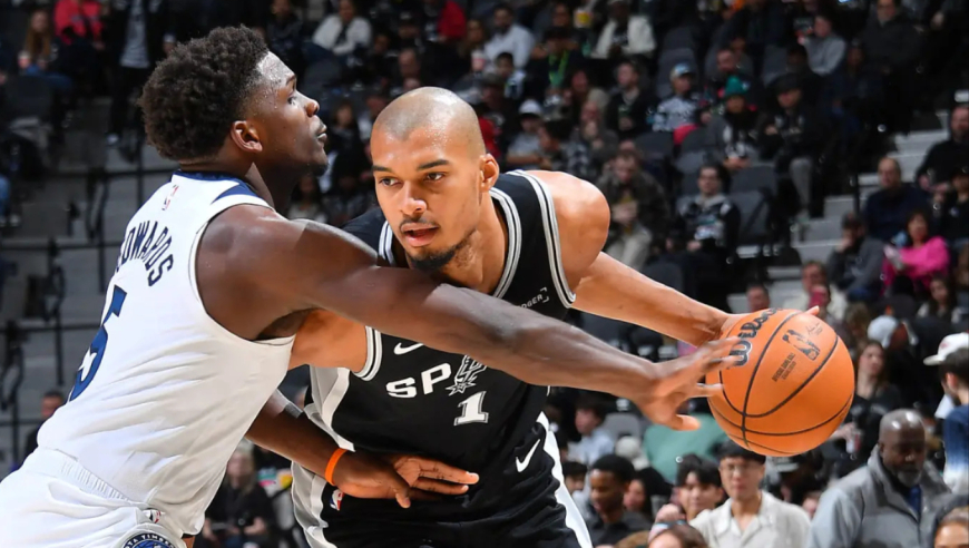 神仙打架！马刺森林狼决胜时刻：文班华子开启对飙模式 文班关键篮板锁胜局