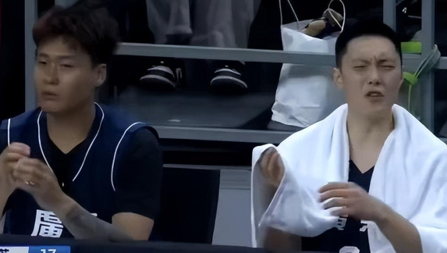 600万年薪！全场7中0+罚球不中惹杜锋不爽，球迷：分300万给徐杰