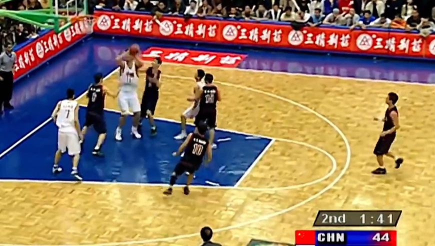 体坛记忆｜2003年亚锦赛决赛姚明仅仅用了4分钟打爆何升镇，成为亚洲霸主！