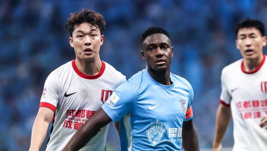 中超：大连英博0-2成都蓉城，费利佩、甘超破门，元敏诚染红