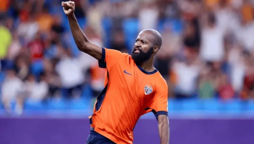 曝海牛外援连夜跑深圳密会女友：裤裆里全是血 第2天踢蓉城丢单刀