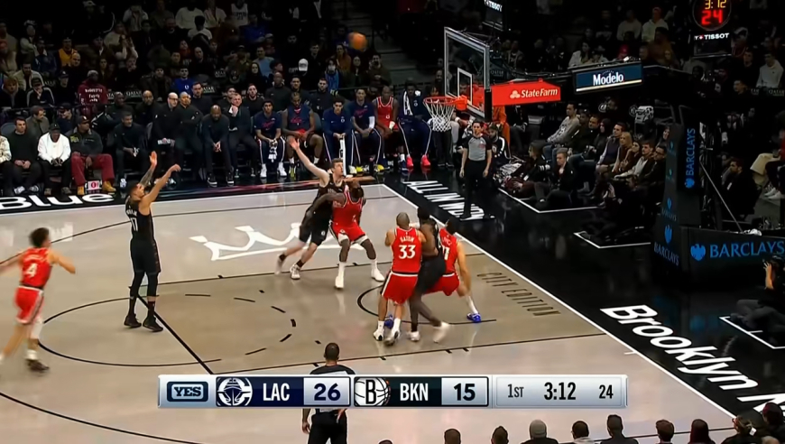 真攻传一体！哈登连拿6分再送助攻 快船三分钟拿下9分对轰篮网全队