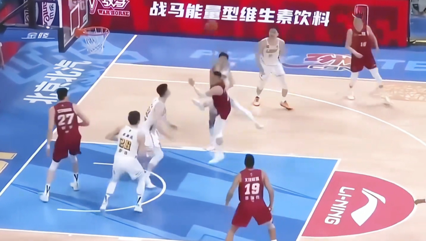 体坛记忆｜离谱输球，首钢男篮关键时刻连续出现低级失误