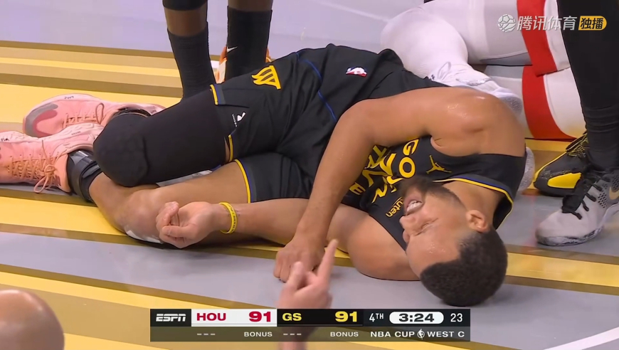 巨大争议！阿门蓄力撞飞库里追梦怒扇阿门还踩库里 火箭挑战获改判