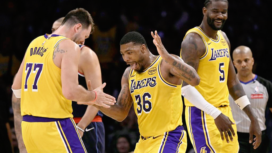 湖人3分险胜快船，三巨头合砍80分，雷迪克换人依旧迷之操作！