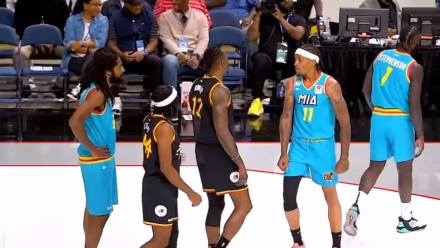 魔兽变“怨种”！霍华德BIG3联赛被芬森按地狂揍，比斯利秒怂旁观
