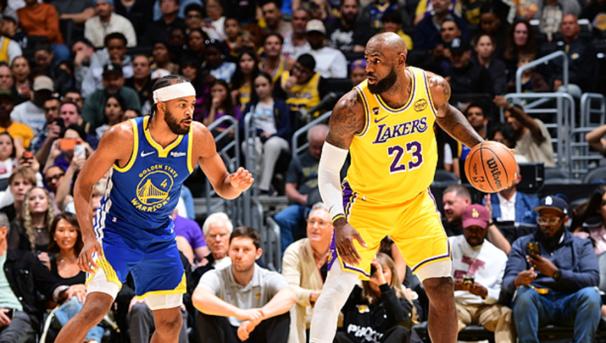 詹皇发威！詹姆斯第三节三分钟轰12分助湖人碾压勇士 库里都无奈了