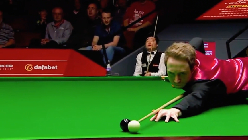 丁俊晖生涯最为艰难时刻，只剩两颗彩球被超连轰三杆斯诺克｜体坛记忆