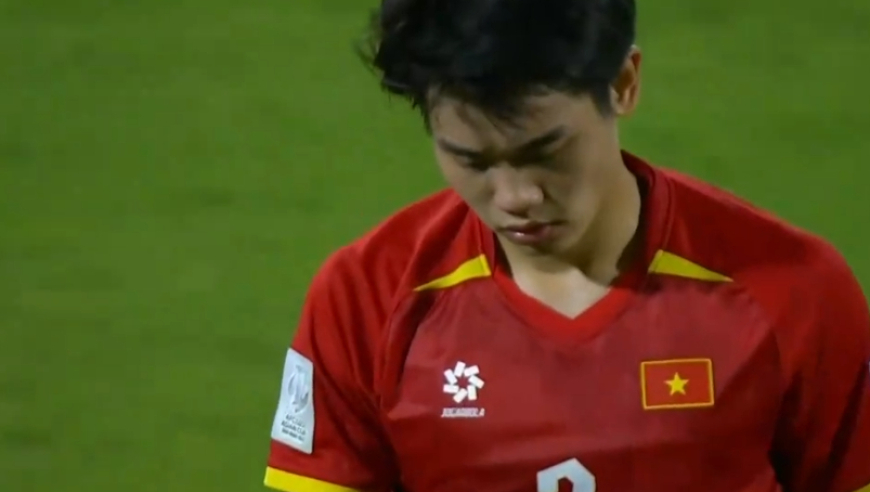 阮庭北染红离场！飞踹对手小腿，主帅看傻眼，传射建功险送点