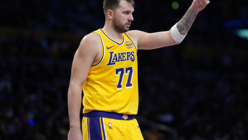 东契奇38+13，詹姆斯准三双，湖人客场击败掘金