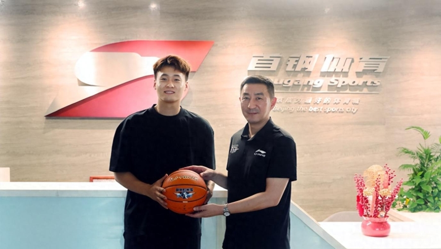 北京男篮全阵容曝光！八国手豪华配备无敌，外援成争冠软肋