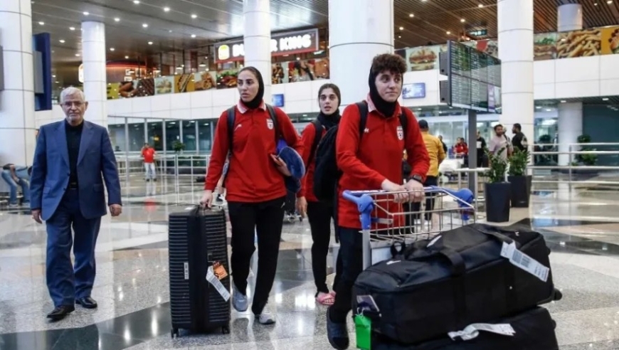 护照没收+手机被收！伊朗女足滞留吉隆坡，球员含泪一句话让全网破防